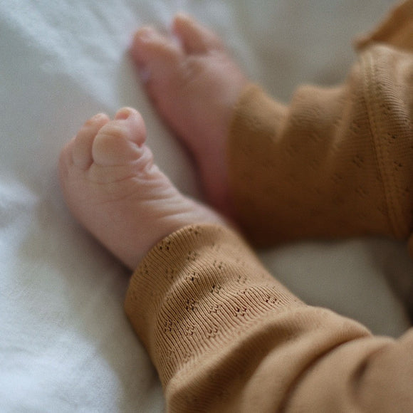 Legging bébé en pointelle indian tan - Sélection Poudre Organic à retrouver sur amaetc.com, concept store eco friendly pour enfants