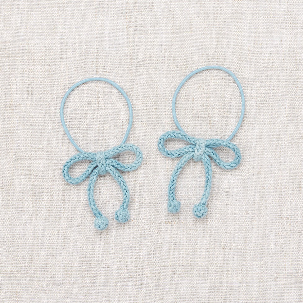 Duo d'élastiques bow popcorn sky - Découvrez la collection AW22 Misha & Puff à retrouver sur www.amaetc.com, concept store eco friendly pour enfants