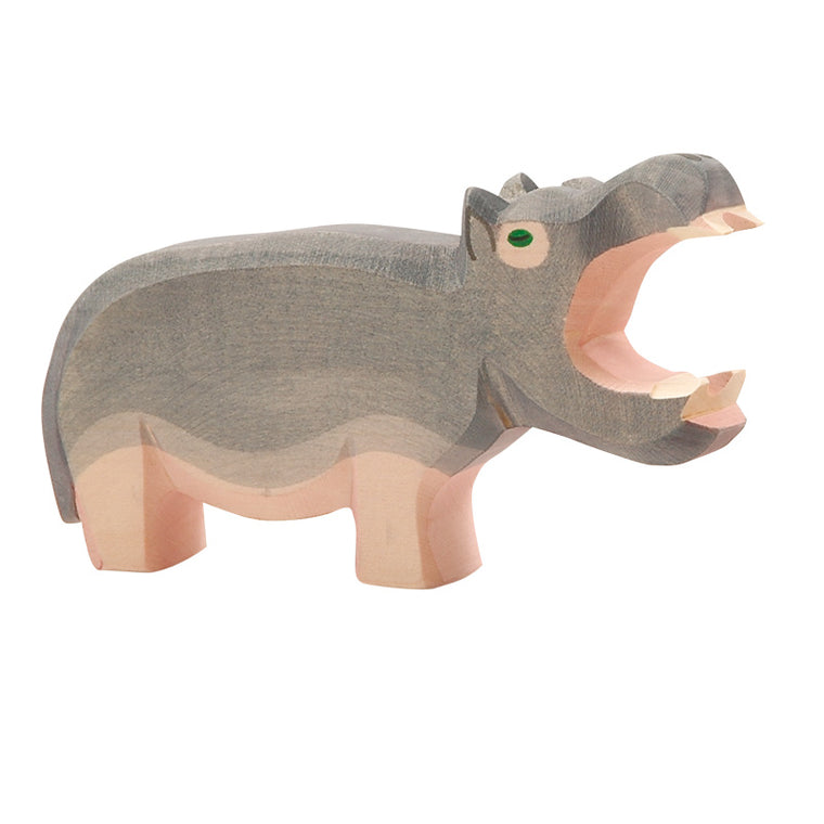 Figurine en bois Hippopotame, fabrication éthique et artisanale. Sélection Ostheimer sur amaetc.com, concept store eco friendly pour enfants